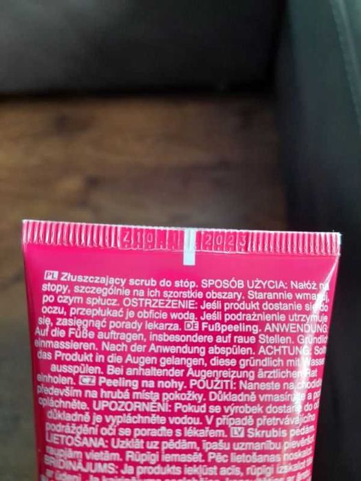 Złuszczający scrub do stóp Avon Foot Works 75ml Winter.