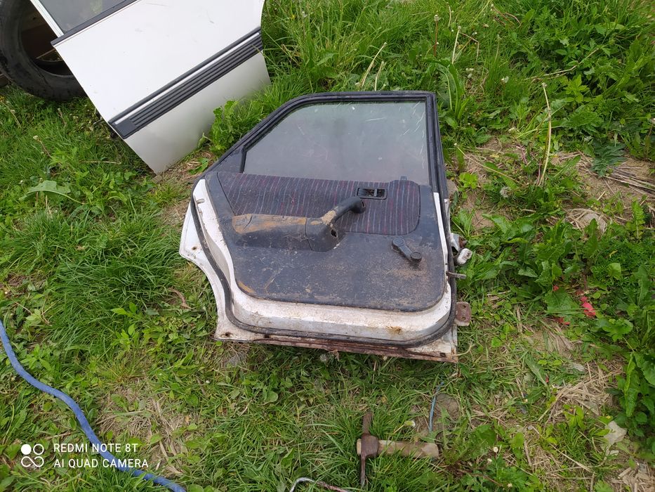 Продам двери Mazda 323F 1992 год