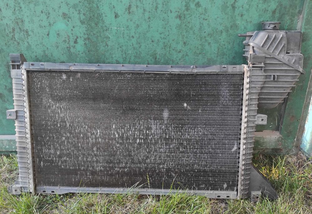 Радіатор бу на Спринтер  BEHR - 1000 грн.