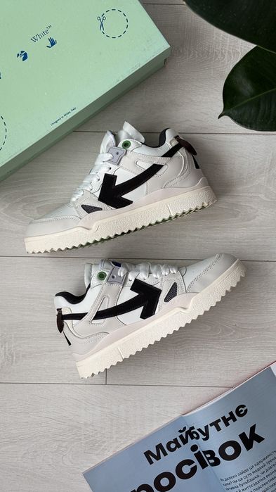 36-45 Off-White Sponge White/Black