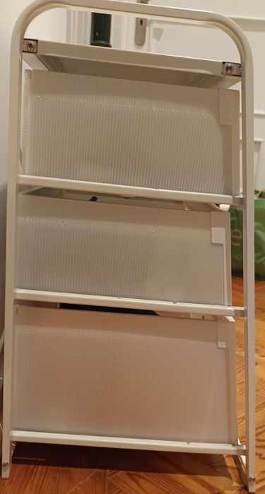 Cómoda com gavetas