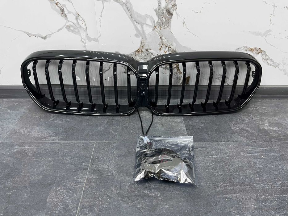 Ніздрі чорний глянець LED Iconic Glow 2bar на BMW 5 Series G30 / G31 2017-2020 року