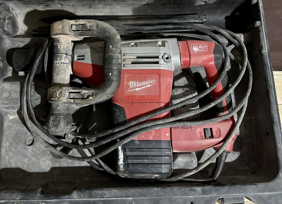 Martelo electrico tamanho grande 3 marca wurth e 2 milwauke