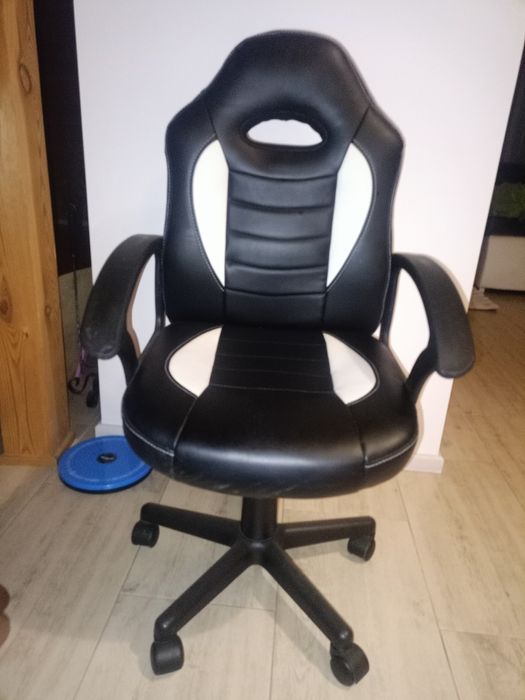 Fotel Gamingowy skórzany stan idealny czarno biały