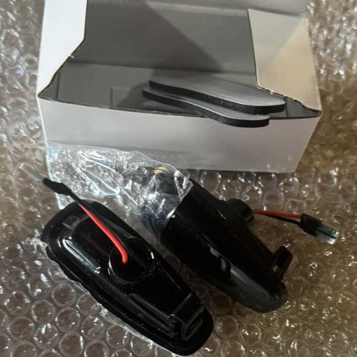 Повторители поворотов (черные - LED) HYUNDAI