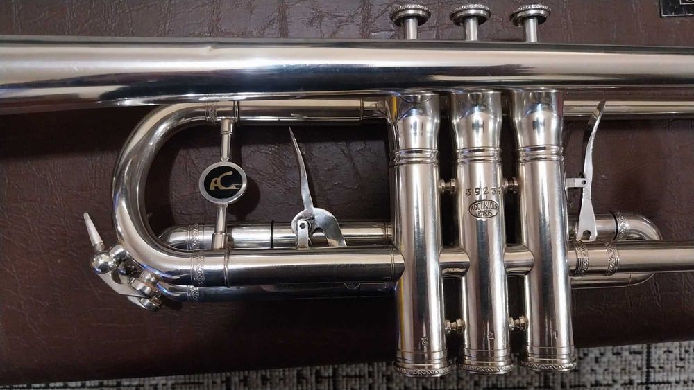 Trompete A. Courtois em dó
