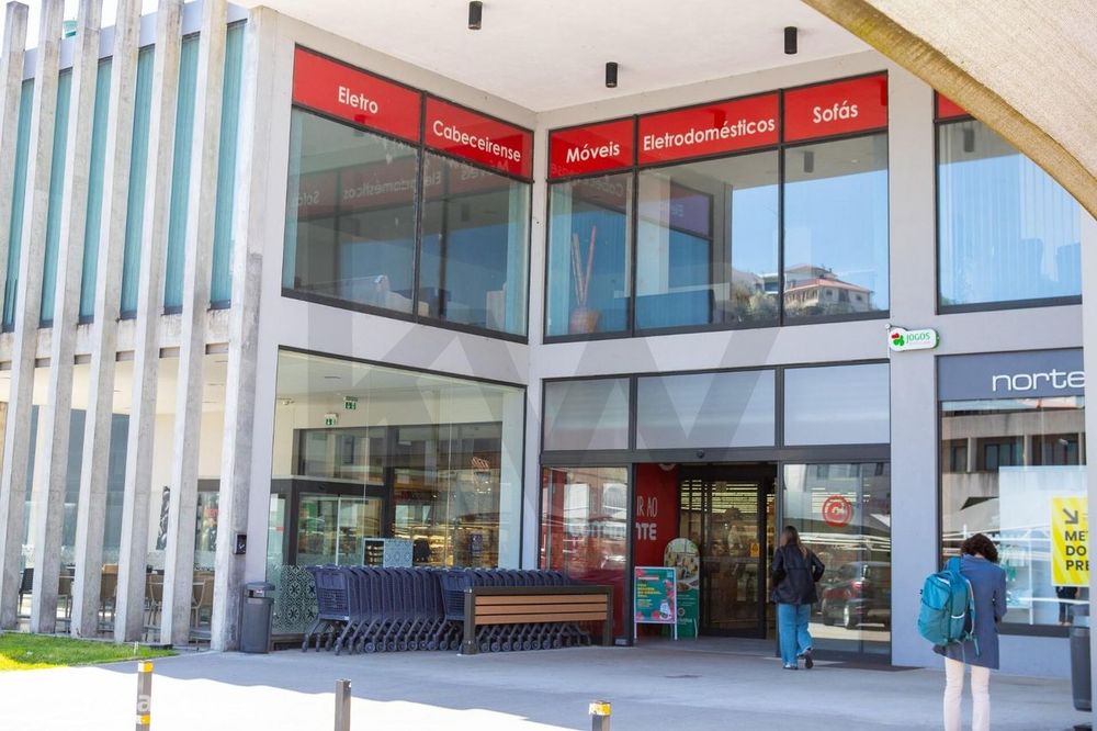 Oportunidade de Investimento: Espaço Comercial/Serviços com fluxo gara