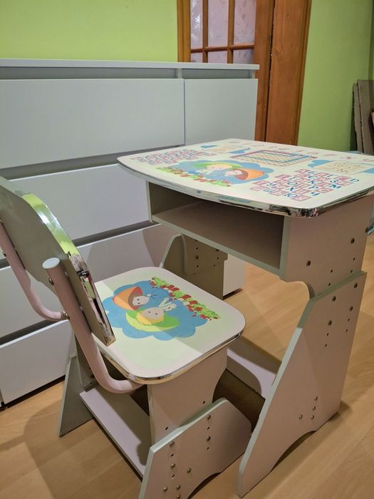 Зростаюча парта і стілець