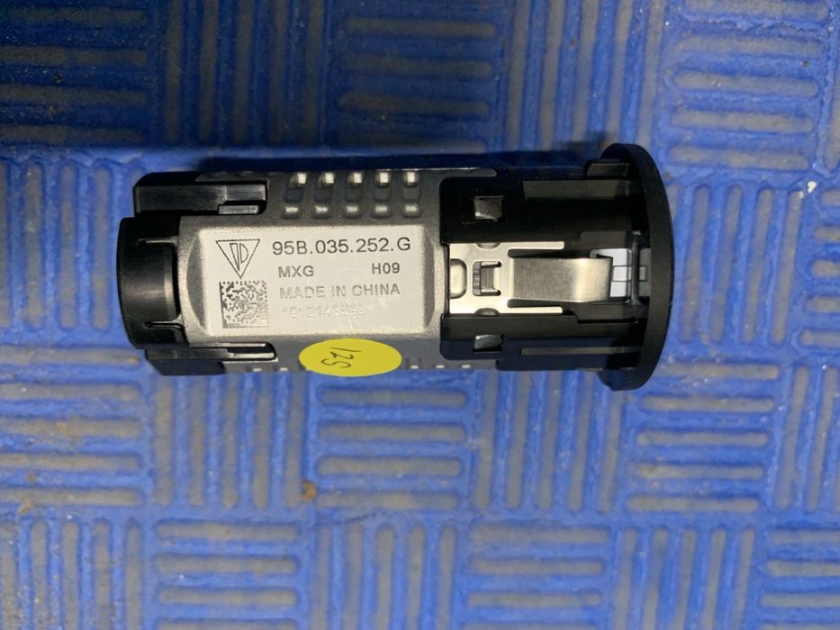 Прикурювач зарядка для Porsche Macan 95B