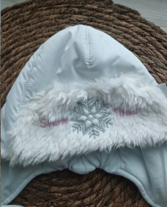 Elegancka czapka biała zimowa 46 cm dziewczynka