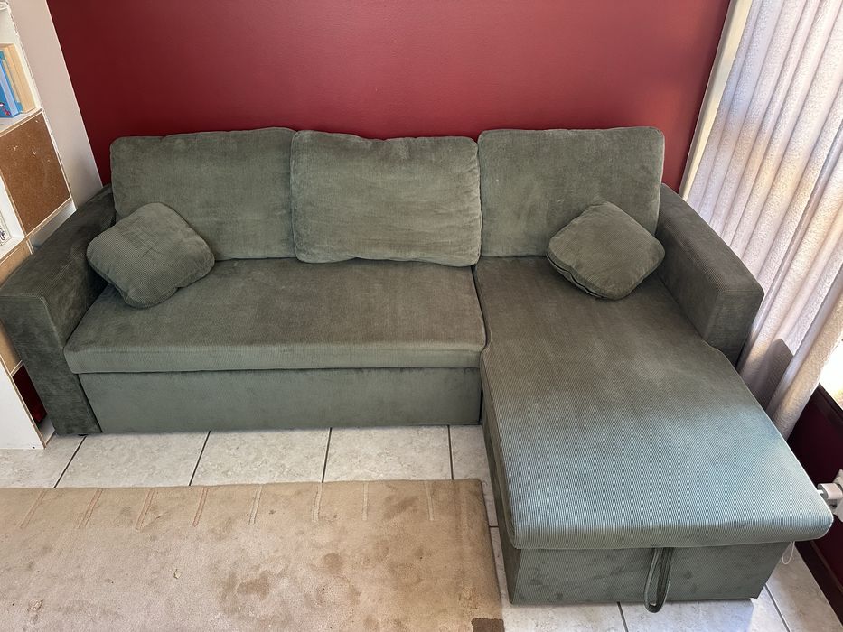 Sofa cama nova.