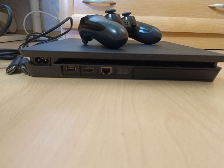 Playstation 4 slim 1tb + диск