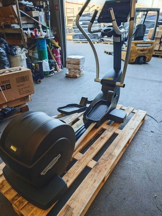 Орбітрек Еліптичний тренажер Technogym Synchro 1000 TV