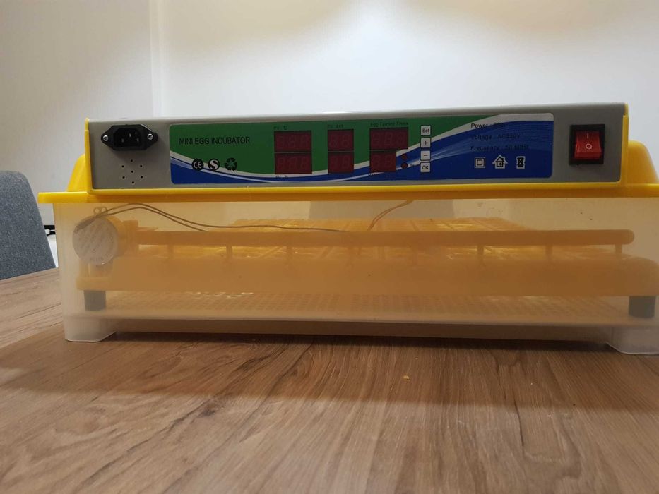 Chocadeira Incubadora Automática de 98 ovos