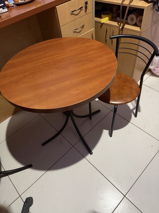 Стіл ( в наявності 2 стола)