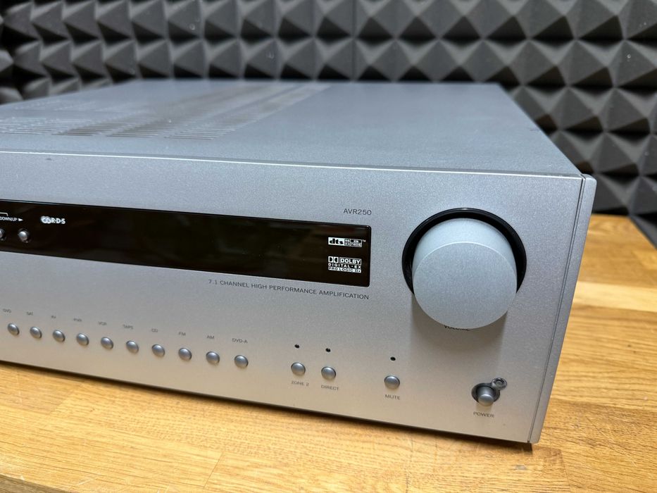 Amplituner ARCAM AVR 250