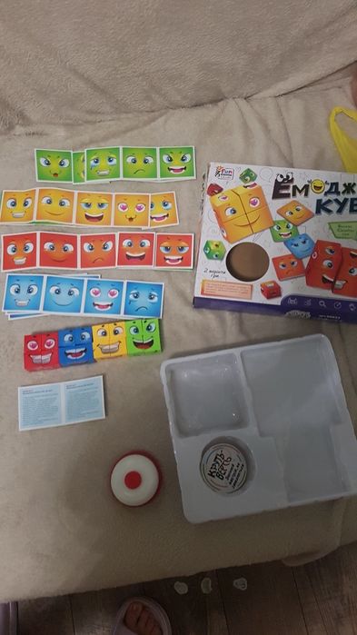 Игра настольная эмоции Эмоджи куб8