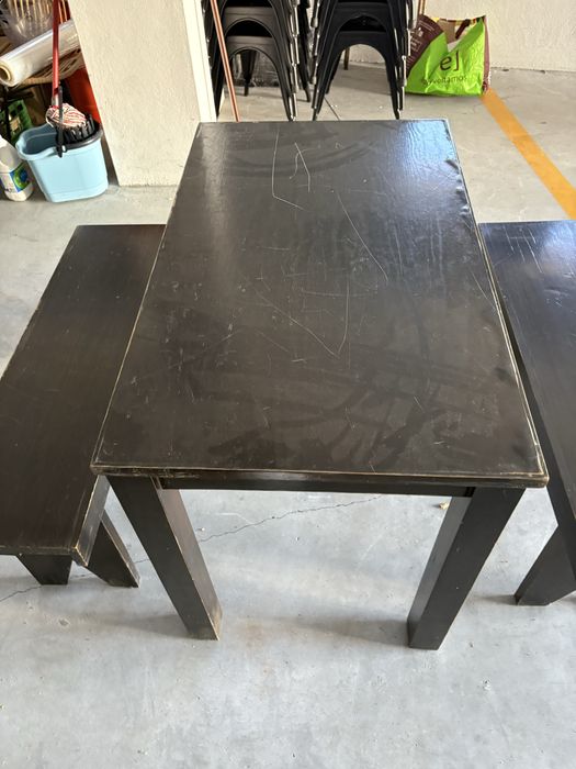 4 conjutos mesas e bancos