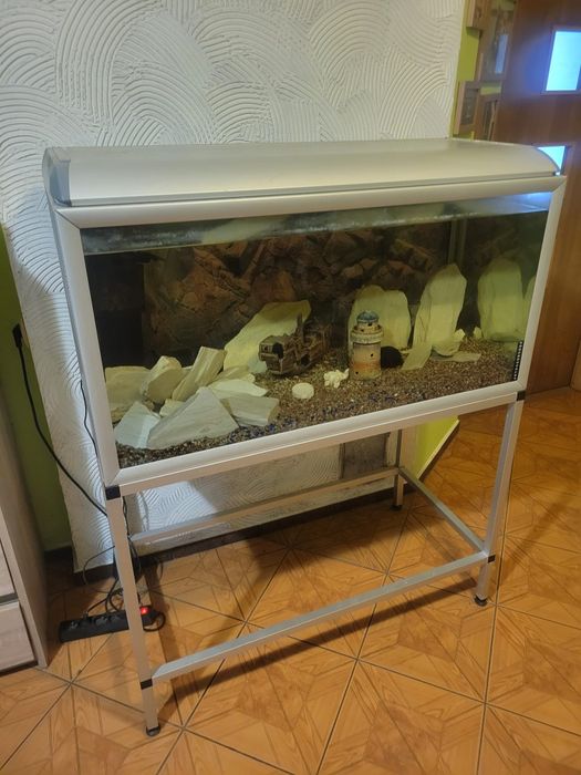 Akwarium na stelażu