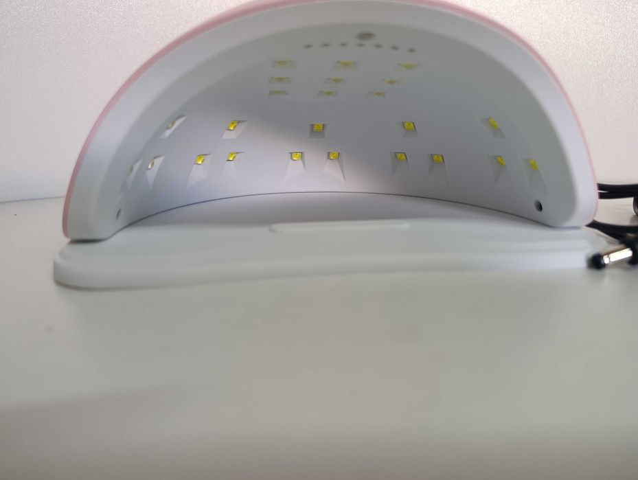 Suszarka do paznokci. lampa do paznokci UV