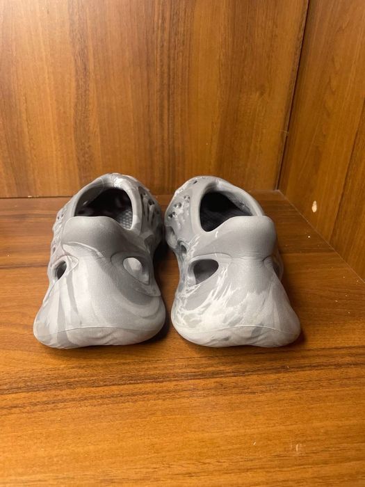 оригінальні кросівки Adidas Yeezy Foam RNNR MX Granite