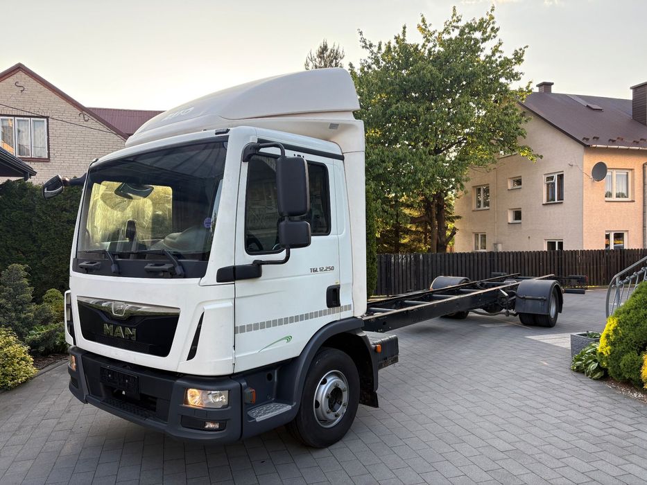 MAN TGL 12.250 / DO ZABUDOWY / DŁUGI 9.40m / EURO 6 / LAWETA / NAJAZD / POMOC DROGOWA / DO ŻYWCA / KONTENER / EURO 6