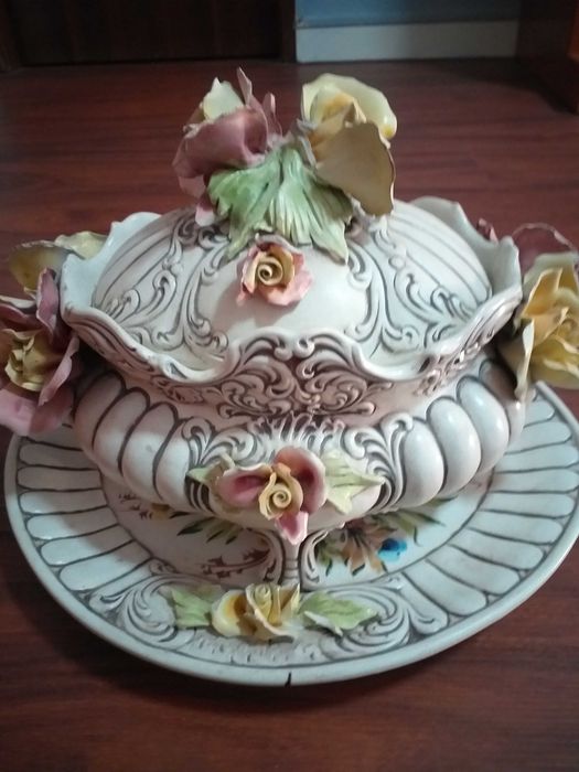 Terrina com prato decorativa antiga