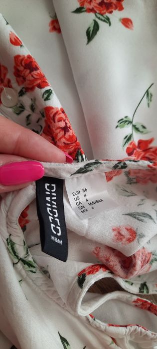 Biała bluzka w kwiaty