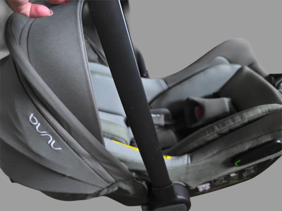 Fotelik samochodowy z bazą Nuna pipa