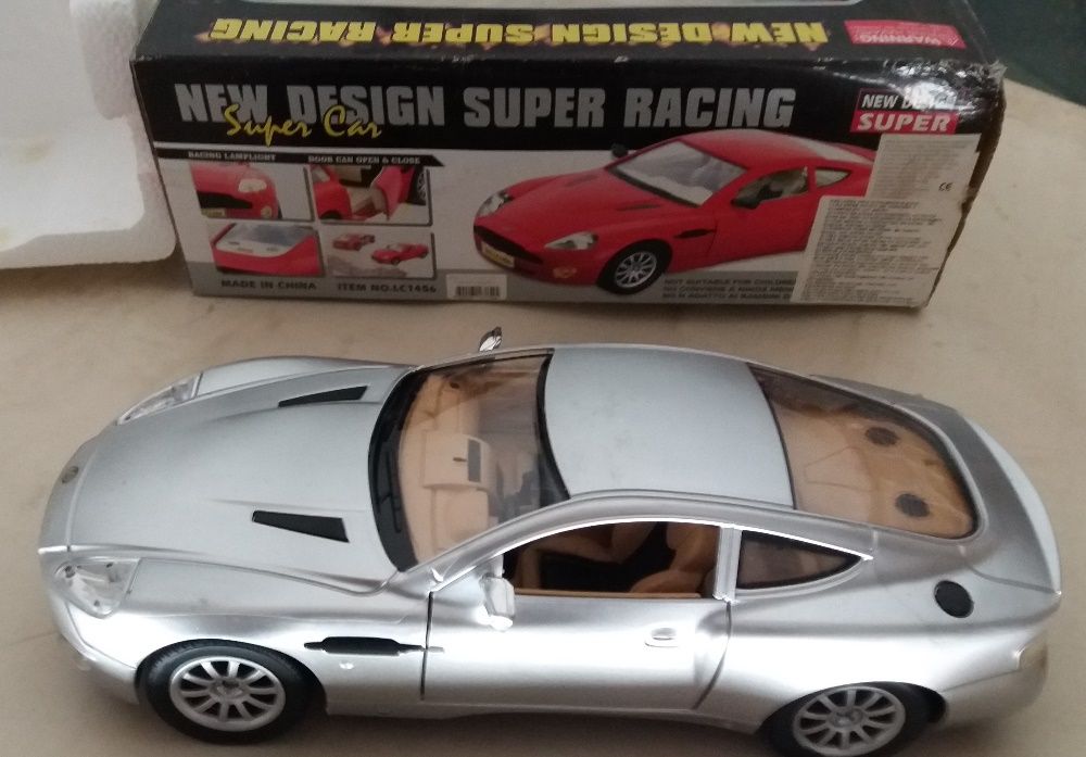 Carro a pilhas " Não Cai "