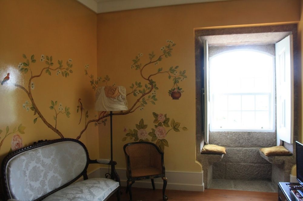 Pintura artística e decorativa em paredes E TETOS
