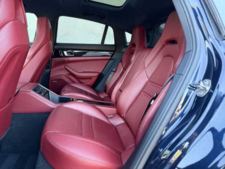Porsche Panamera 4S      2018