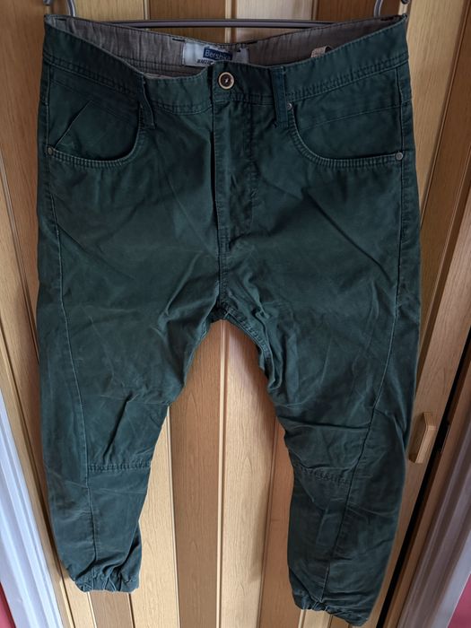 Zielone spodnie Bershka r42/ m