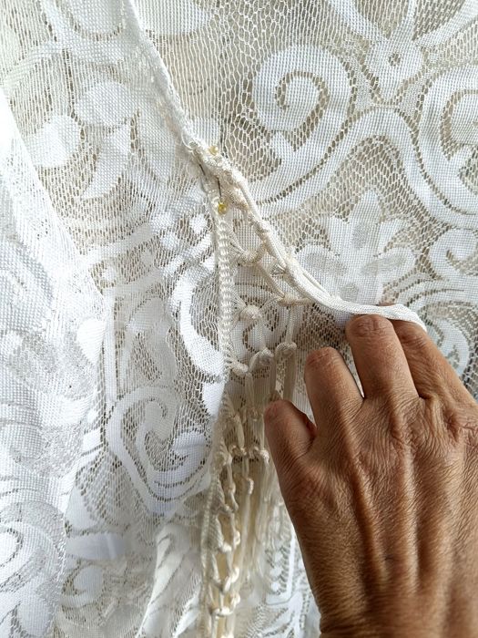 Narzutka koronkowa bohoz frędzlami kimono plażowe z firanki makrama chwosty biust 56x2 M L