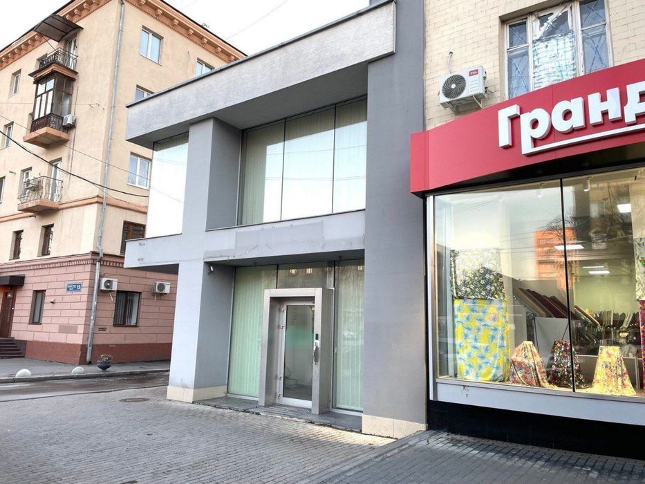 Сдам фасадное помещение 230м в Центре возле метро Научная