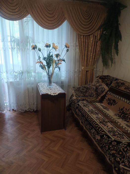 Здам кімнату , Інститутська