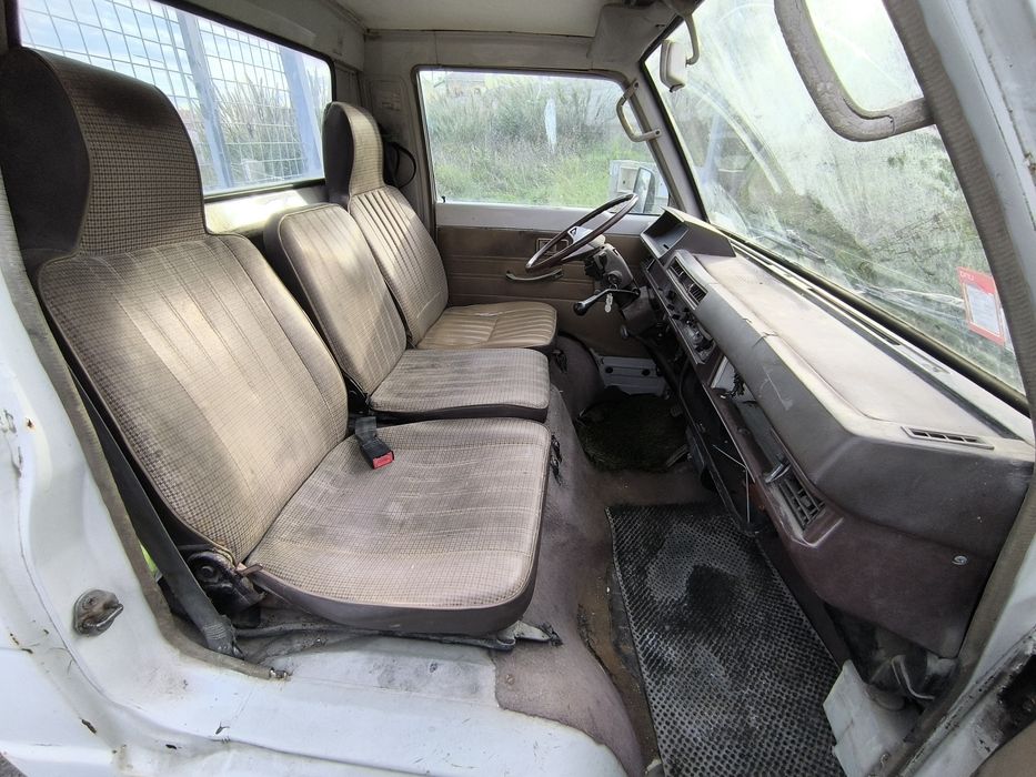 Mitsubishi L30 caixa aberta