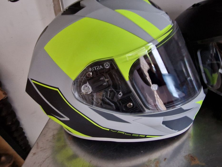 Capacete Airoh tamanho XL usado 2 vezes novo sem detalhes, tenho saco e acessorios novos