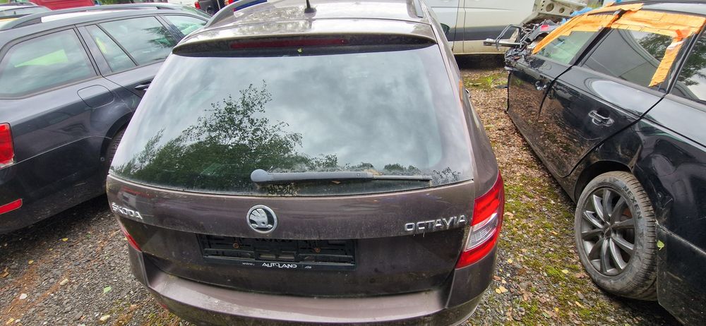 Klapa bagaznika Octavia III 5E0 kombi lf8z