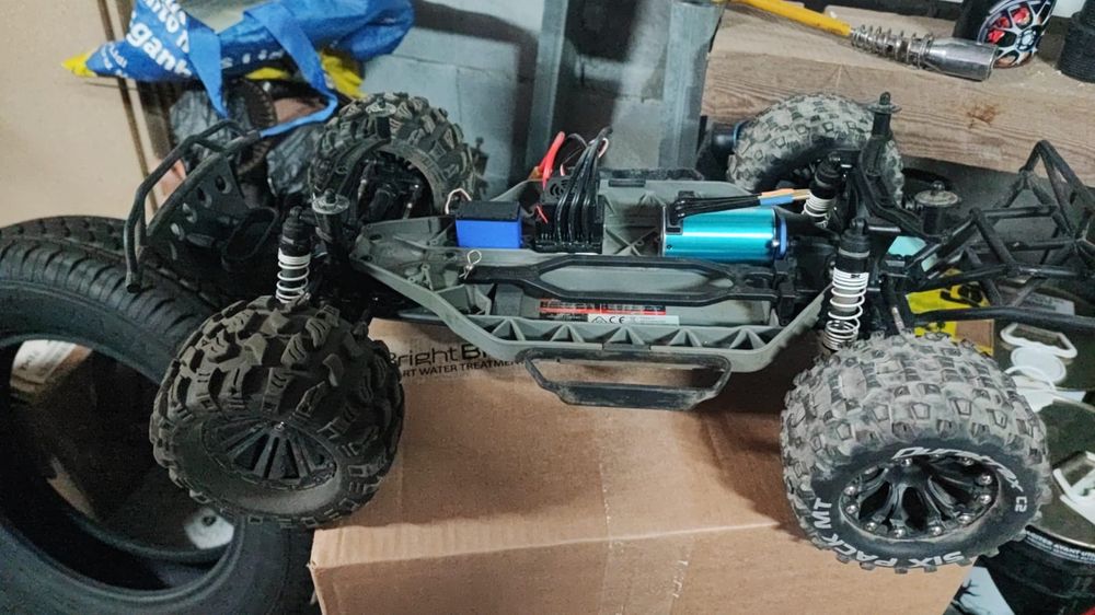 Duas traxxas slash vxl 4x4s 3s
