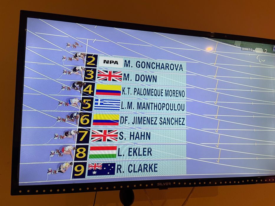 Tv silver tamanho médio