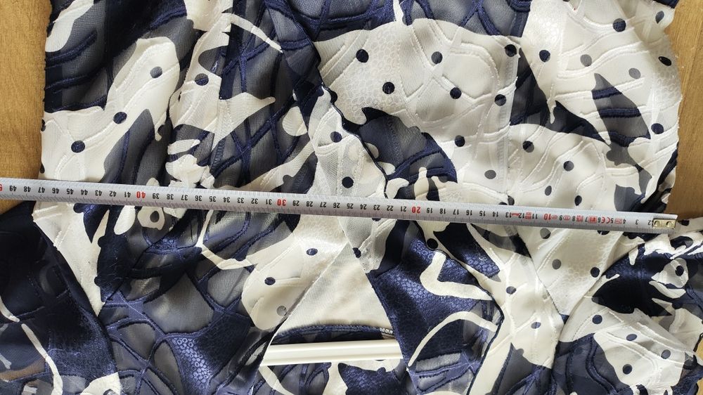 Elegancka sukienka biało -granatowa 42