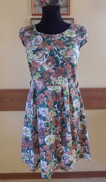 Bawełniana kwiatowa sukienka odcinana w pasie, Top Secret, rozm. 40