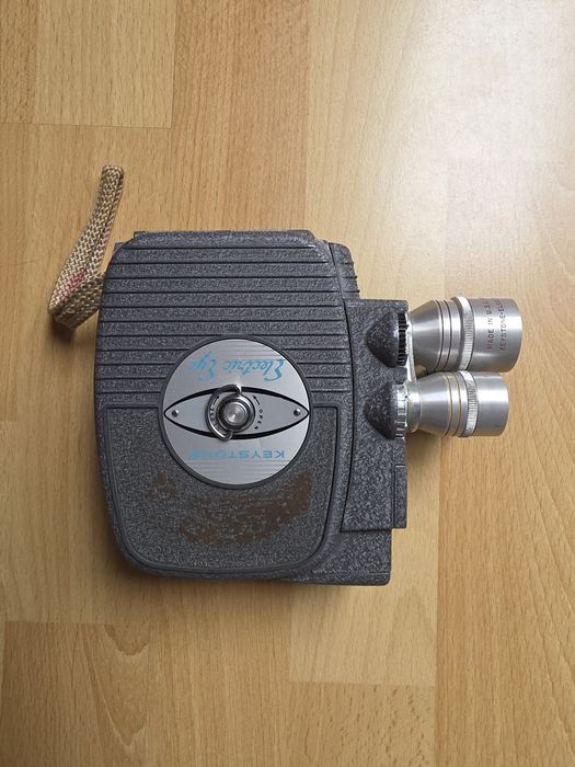 Kamera analogową 8mm dziala