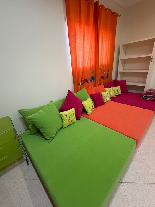 3 colchões com todas as almofadas à venda