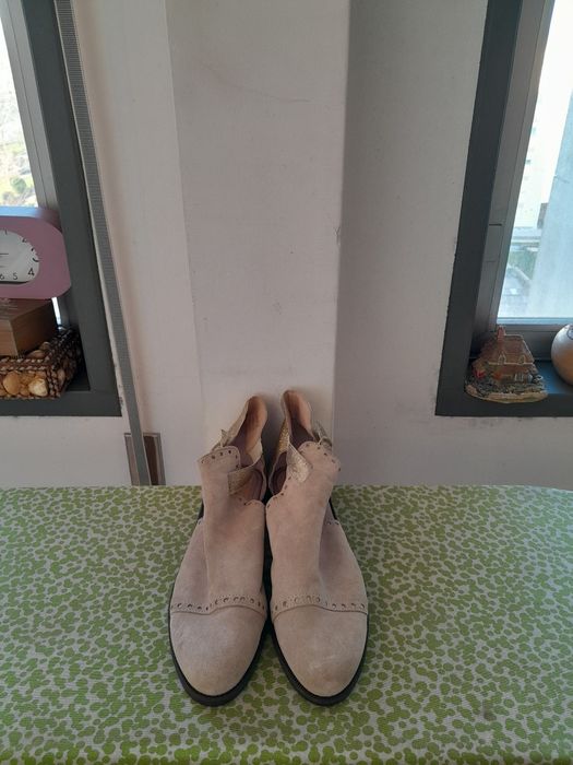 Vendo Botas de Senhora NATA muito bonitas como novas
