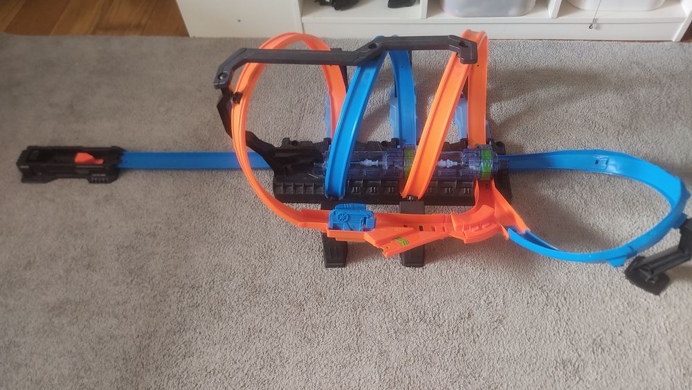 pista hot wheels triple looping