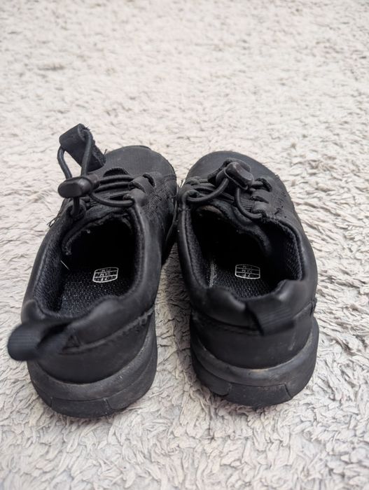 Дитячі натуральні нубукові кросівки Clarks 24 розміру