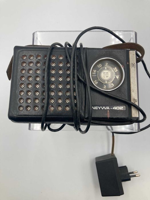 Radio tranzystorowe NEYWA 402 w skórzanym etui PRL