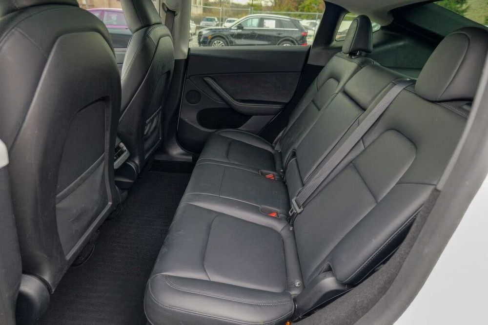 Tesla Model Y      2023